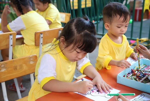 Cộng đồng mạng vẫn dậy sóng về cách truyền thông mập mờ kêu gọi 100.000 chữ A ủng hộ trẻ tự kỷ