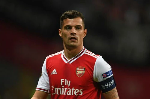 =4. Granit Xhaka (Arsenal) - Giá trị hiện tại: 27 triệu bảng (giảm 13,5 triệu bảng).