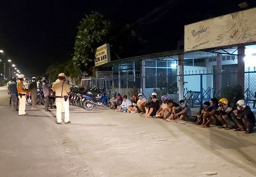 Tiền Giang: Gần 100 quái xế tụ tập đua xe trái phép trên QL1A