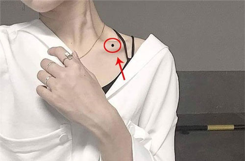 Vị trí nốt ruồi "phản chủ" kéo hết vận xui về người, xóa ngay nếu không muốn bị phá lộc phá duyên