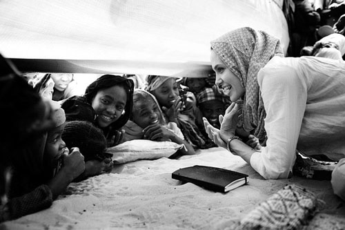 Angelina Jolie: Cách ly xã hội, trẻ em vẫn dễ bị tổn thương - không phải bởi virus Corona