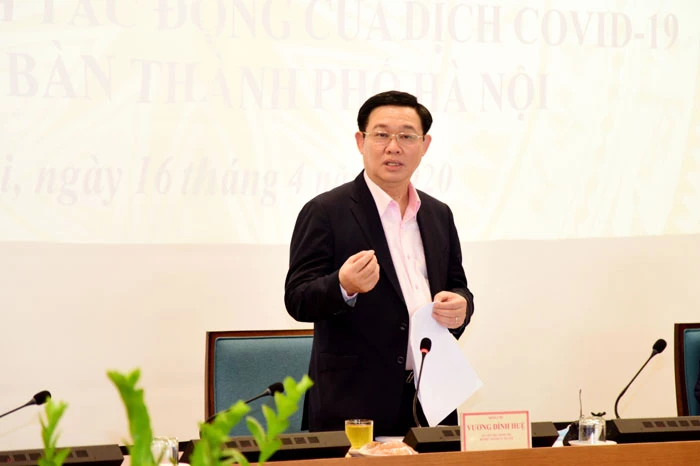 Bí thư Thành ủy Vương Đình Huệ phát biểu tại chương trình đối thoại với doanh nghiệp