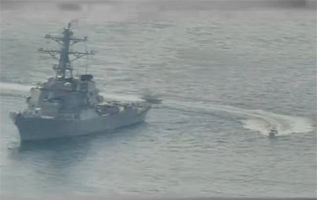 Cận cảnh tàu Iran “vây” dàn tàu chiến Mỹ tại vịnh Ba Tư - 5