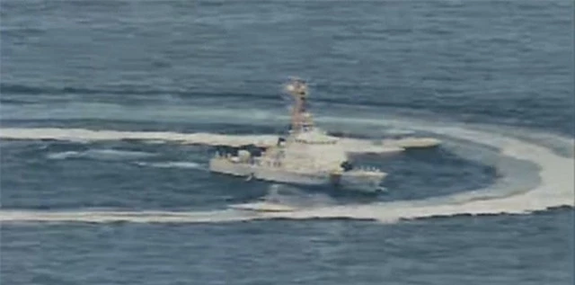 Cận cảnh tàu Iran “vây” dàn tàu chiến Mỹ tại vịnh Ba Tư - 9
