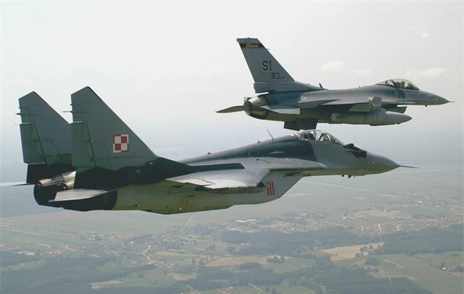 Phi công Mỹ bay trên MiG-29 hộ tống Su-22, không chiến với 4 F-16 NATO: Ký ức không quên - Ảnh 2.