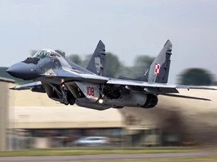 Phi công Mỹ bay trên MiG-29 hộ tống Su-22, "không chiến" với 4 F-16 NATO: Ký ức không quên