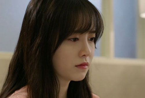 Mẹ chồng đối xử với chồng tôi khá kỳ lạ khiến tôi hoài nghi