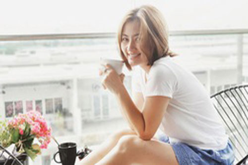 Ngọc Lan bị chỉ trích vì đăng ảnh dạo phố nhưng lại kêu gọi mọi người hạn chế ra đường