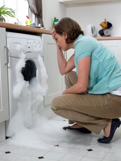 Khi không giặt được, bạn nên kiểm tra nguồn điện vào máy có bị lỏng hoặc đứt không.