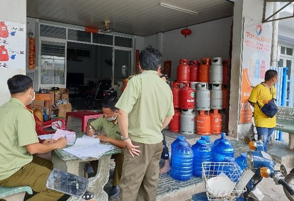 Trà Vinh: Vi phạm kinh doanh khí dầu mỏ hóa lỏng, 2 cơ sở bị phạt hơn 8,2 triệu đồng