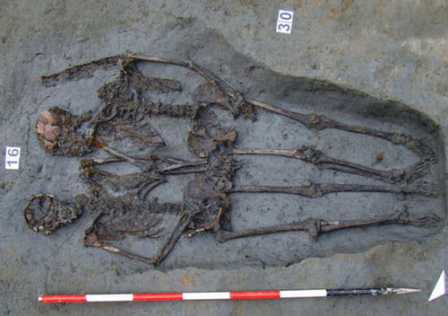 Sự thật gây "sốc" về "đôi tình nhân" trong mộ cổ 1.700 năm