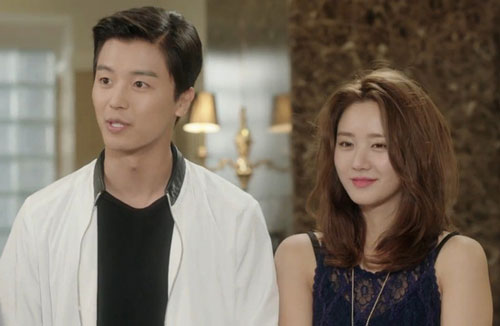 Anh trai đưa bạn gái về nhà chơi, bạn tôi đột nhiên chạy đến tát chị ấy một cú "trời giáng" và nói những lời khiến cả nhà đều sốc