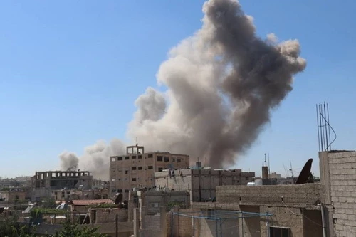 Máy bay chiến đấu bí ẩn của Nga đã ném bom Idlib. Ảnh: Al Masdar News.