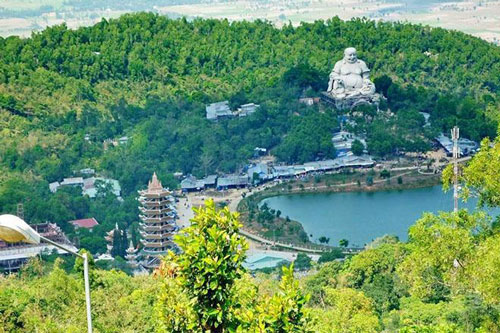 Khám phá núi Cấm và tượng Phật Di Lặc khổng lồ ở An Giang