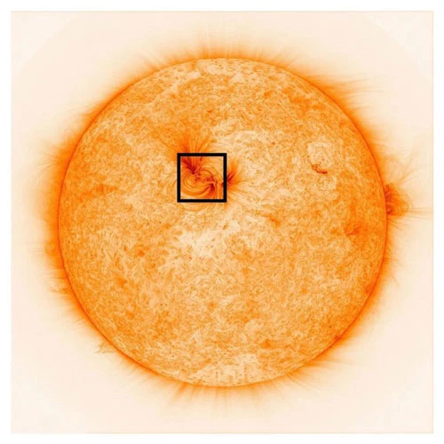 Bức ảnh cho thấy rõ những dải plasma nóng.
