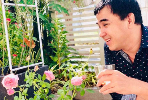 MC Quyền Linh âm thầm ủng hộ 350 triệu giúp bà con miền Tây chống ngập mặn