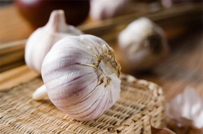 7_garlic_shutterstock_131960915_jppd