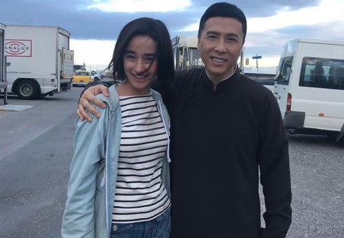 "Mỹ nhân lai" 16 tuổi phim Chân Tử Đan: Xinh đẹp hút hồn, bị đánh bầm dập trên phim trường