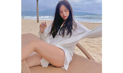 19 tuổi, hotgirl “hát nhép” đã sở hữu thân hình với ba vòng trên cả hoàn hảo