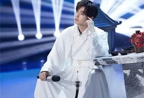 Khi nam nghệ sĩ Hoa Ngữ mặc cổ phục: Vương Nhất Bác phóng khoáng, Dương Dương khí chất "thần tiên"