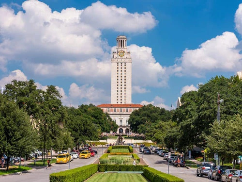 Nữ tỷ phú này có thể tài trợ cho toàn bộ trường đại học giàu thứ 2 nước Mỹ mà vẫn còn dư hơn 5 tỷ USD. Ảnh: University of Texas.