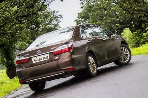 9. Toyota Camry (doanh số: 14.822 chiếc).