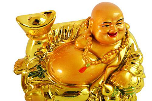 Đây là lý do nhà giàu thích đặt tượng Phật Di Lặc ôm thỏi vàng ở phòng khách