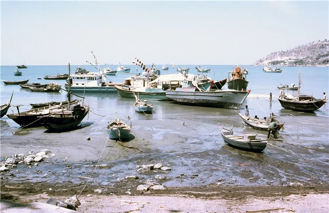 vung tau dep hoang so va an tuong trong bo anh chup nam 1970