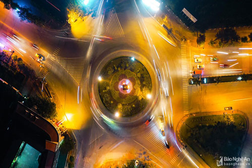 Ngắm vẻ đẹp lung linh thành phố Vinh thời khắc lúc lên đèn