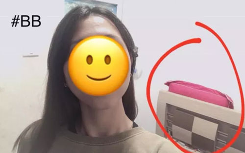 Chưa kịp vui mừng vì được bạn gái gửi ảnh cho, anh chàng đã nhận ra mình bị "cắm sừng" nhờ chi tiết này