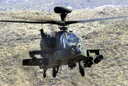 Tập đoàn chế tạo máy bay Boeing đang "trúng đậm" nhờ trực thăng tấn công AH-64 Apache. Ảnh: Wikipedia.