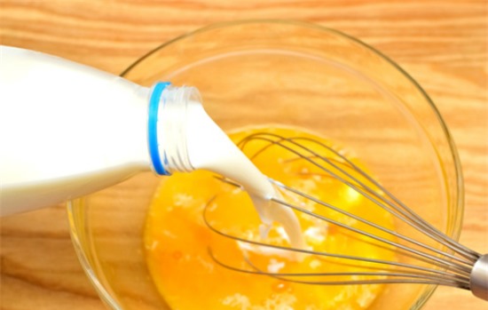 Để bé biếng ăn thích thú, hãy cho thứ này vào chiên cùng trứng