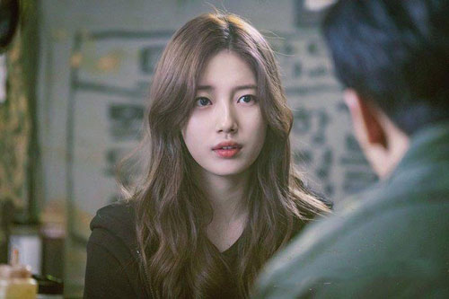 Gặp người chị họ ở quán ăn tôi vội buông tay người yêu và giải thích là "đồng nghiệp", nhưng chị có hành động khiến tôi "chết điếng"