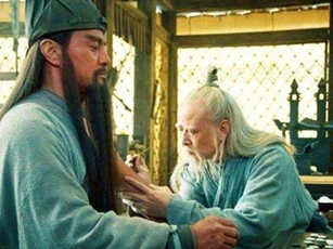 Quan Vũ trúng tên độc, Hoa Đà qua đời từ 11 năm trước, vậy thần y nào nạo xương trị độc cứu mạng?