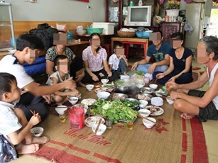Lỡ miệng nói tục trong lần đầu ra mắt nhà người yêu, cô gái xấu hổ không biết giấu mặt đâu