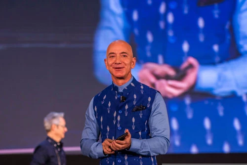 1.	Jeff Bezos. Nhà sáng lập, kiêm Giám đốc điều hành trang mua bán trực tuyến Amazon (tổng tài sản: 113 tỷ USD). Ảnh: Getty.