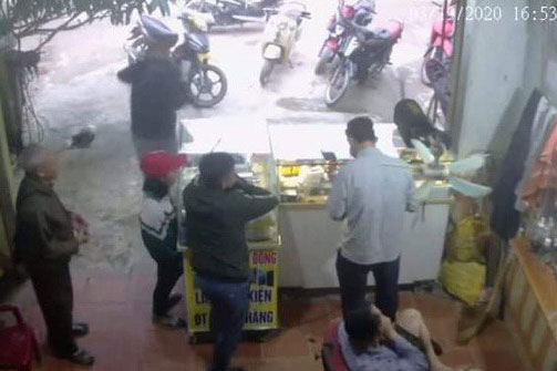 Bắt giữ người đàn ông sống như vợ chồng với nữ sinh lớp 8