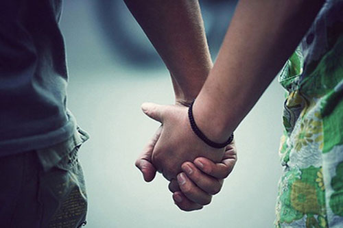 'Bắt mạch' quan hệ của bạn và người ấy qua cách nắm tay