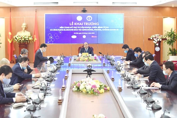 Thủ tướng Nguyễn Xuân Phúc chủ trì lễ khai trương trực tuyến nền tảng hỗ trợ tư vấn khám, chữa bệnh từ xa và ứng dụng Bluezone.
