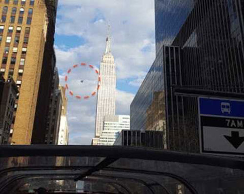 Vật thể bay xuất hiện trên bầu trời trung tâm thành phố New York