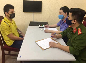 Quận Đống Đa: Bị nhắc nhở đeo khẩu trang, đối tượng bóp cổ công an