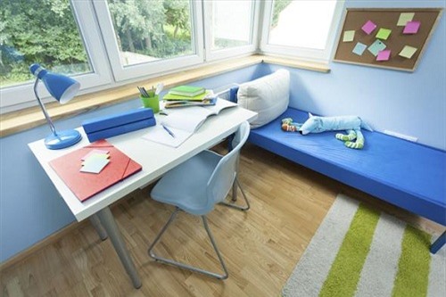 Bố mẹ đặt bàn học thế này thì dễ khiến con học hành sa sút "suốt đời"