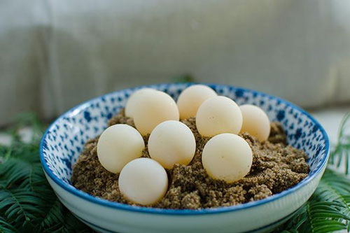 Nó nhỏ hơn trứng bồ câu, nhưng có hàm lượng canxi gấp 4 lần trứng khác