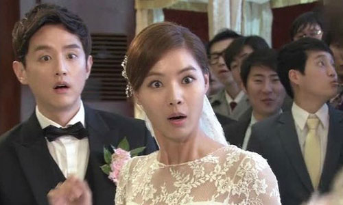 Vô tư mời bạn gái cũ đến dự đám cưới, chú rể "choáng váng" khi thấy cô gái đến với bộ dạng này