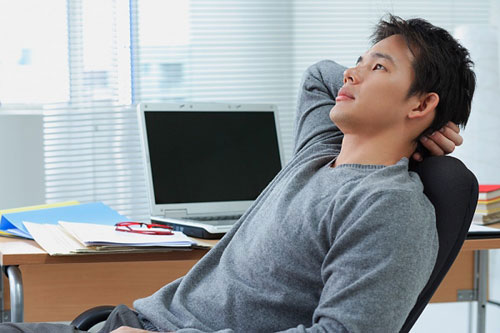 Bảo vợ về chăm mẹ thay giúp việc, tôi bàng hoàng khi chưa đầy một tuần cô ấy trở về với đôi mắt sưng húp