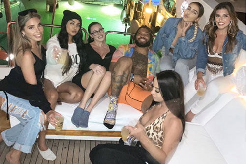 Cầu thủ triệu đô "tránh" Covid-19 cùng 6 người mẫu trên du thuyền