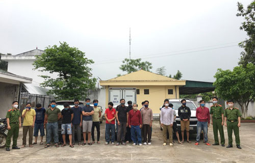 Nghệ An: Phá sới bạc khủng trong rừng, bắt giữ 30 đối tượng, thu gần 250 triệu