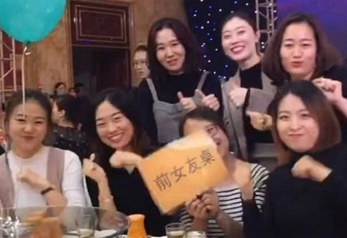 Tổ chức đám cưới nhưng chú rể lại dành hẳn một bàn cho 7 người này khiến cô dâu "choáng váng"