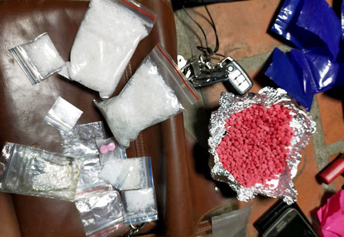 Hà Nội: Lộ khẩu súng tự chế, gã đàn ông bị bắt vì tàng trữ hơn 1.000 viên ma túy