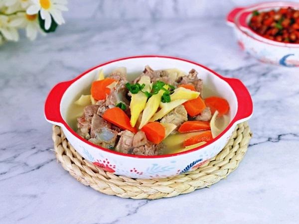 Nấu canh măng xương bồi bổ sức khỏe những ngày thời tiết thất thường